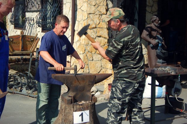 Rozpoczęła się "Kuźnia Talentów", 22. warsztaty kowalskie w Wojciechowie