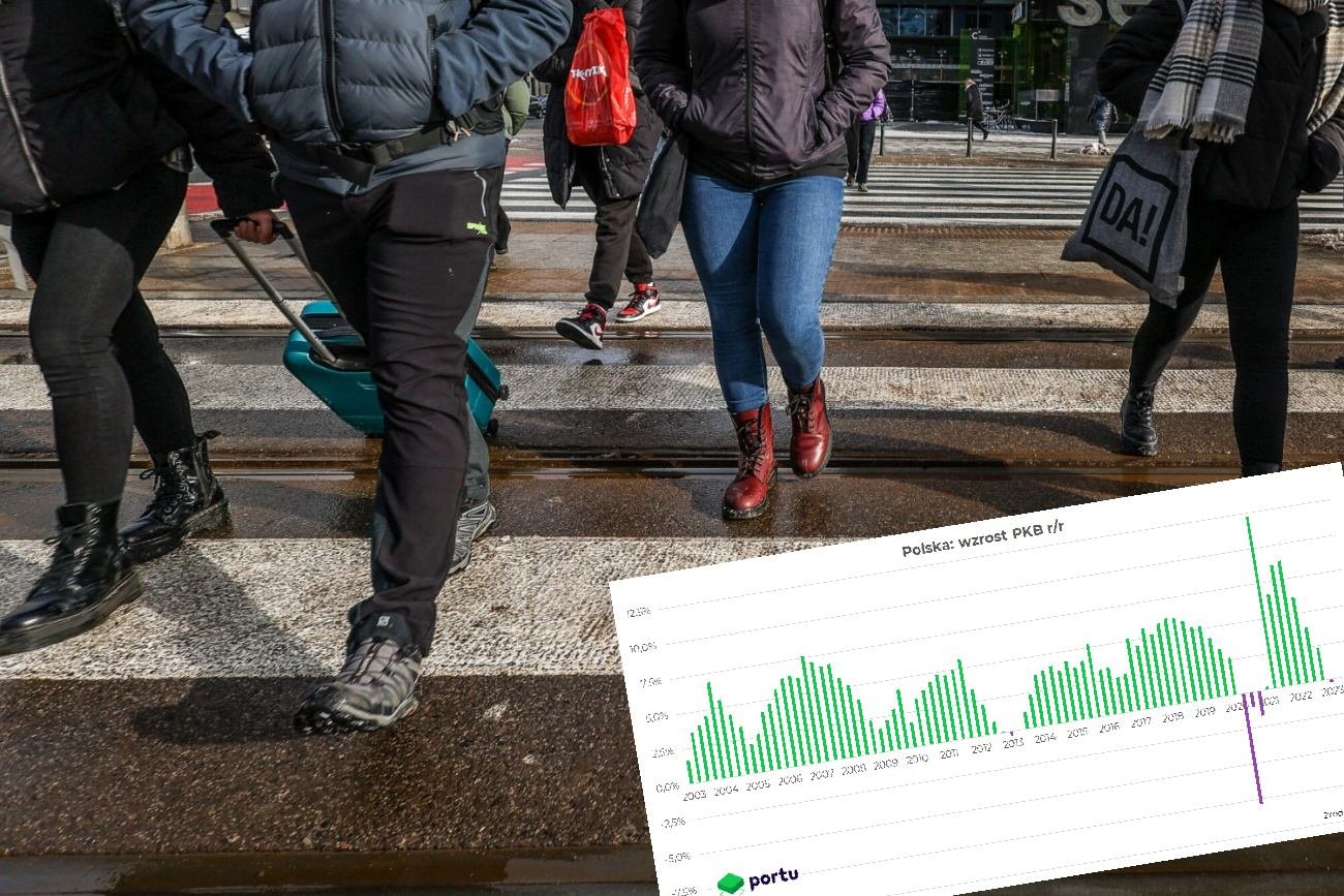 Ludzie na przejściu dla pieszych.