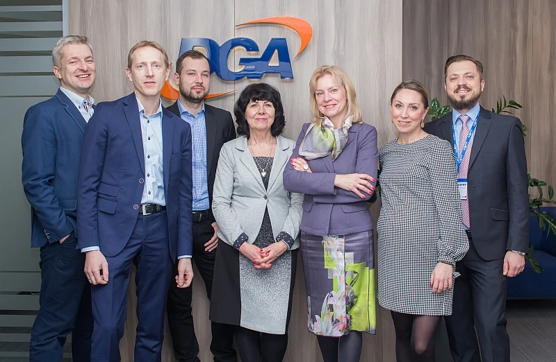 Przedstawiciele zespołu Industry Lab wraz z przedstawicielami DGA S.A., koordynatora programu akceleracji. Grupa DGA prowadzi od 28 lat działalność w branży konsultingowej. Spółka doradza firmom (mikro, małym, średnim i dużym, państwowym i prywatnym z róż