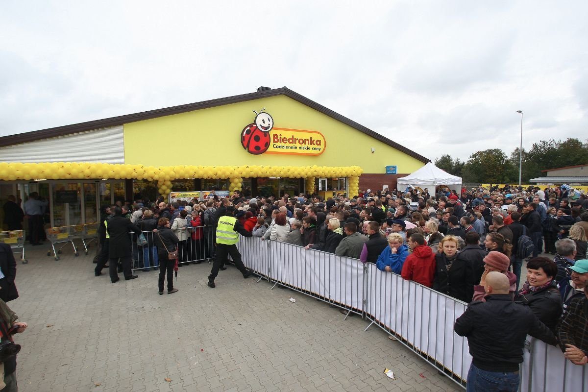 Biedronka testuje skanery kart lojalnościowych. Urządzenia mają skrócić kolejki.