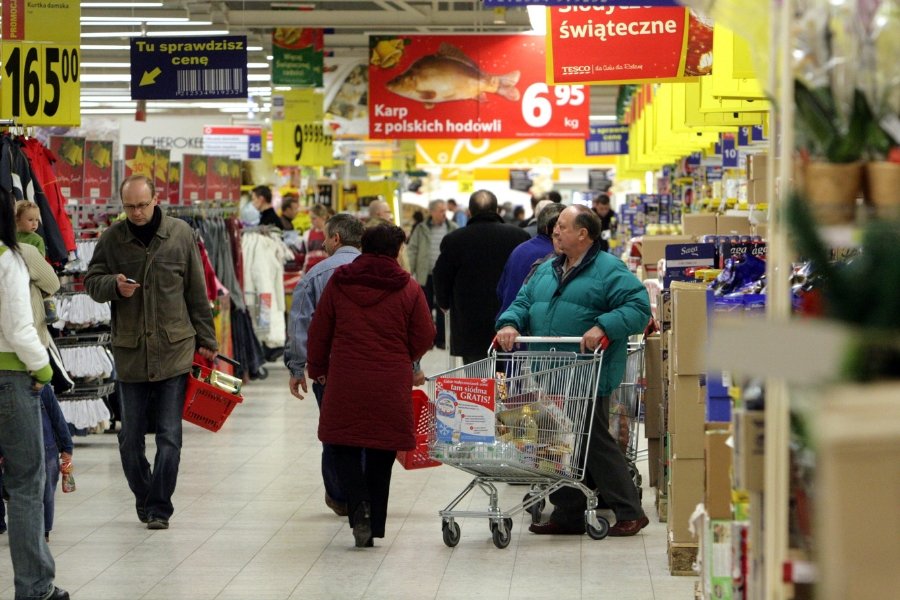 Tegoroczne zakupy świąteczne najtaniej wyjdą w hipermarketach. Chociaż różnice między poszczególnymi sieciami są i tak symboliczne.