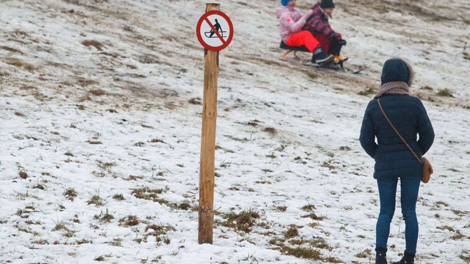Na Kaszubach za sanki grożą mandaty. Zdjęcie poglądowe.