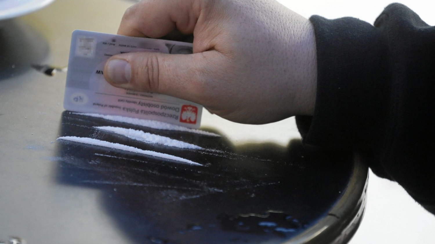 Badacze z Hiszpanii zbadali popularność narkotyków w 37 krajach na świecie. Polska okazała się mieć wyjątkowo ciekawy wynik.