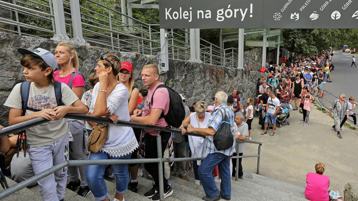 Władze Tatrzańskiego Parku Narodowego wypowiedziały umowę z Polskimi Kolejami Linowymi. Mimo to PKL nadal planują na tym terenie inwestycje.