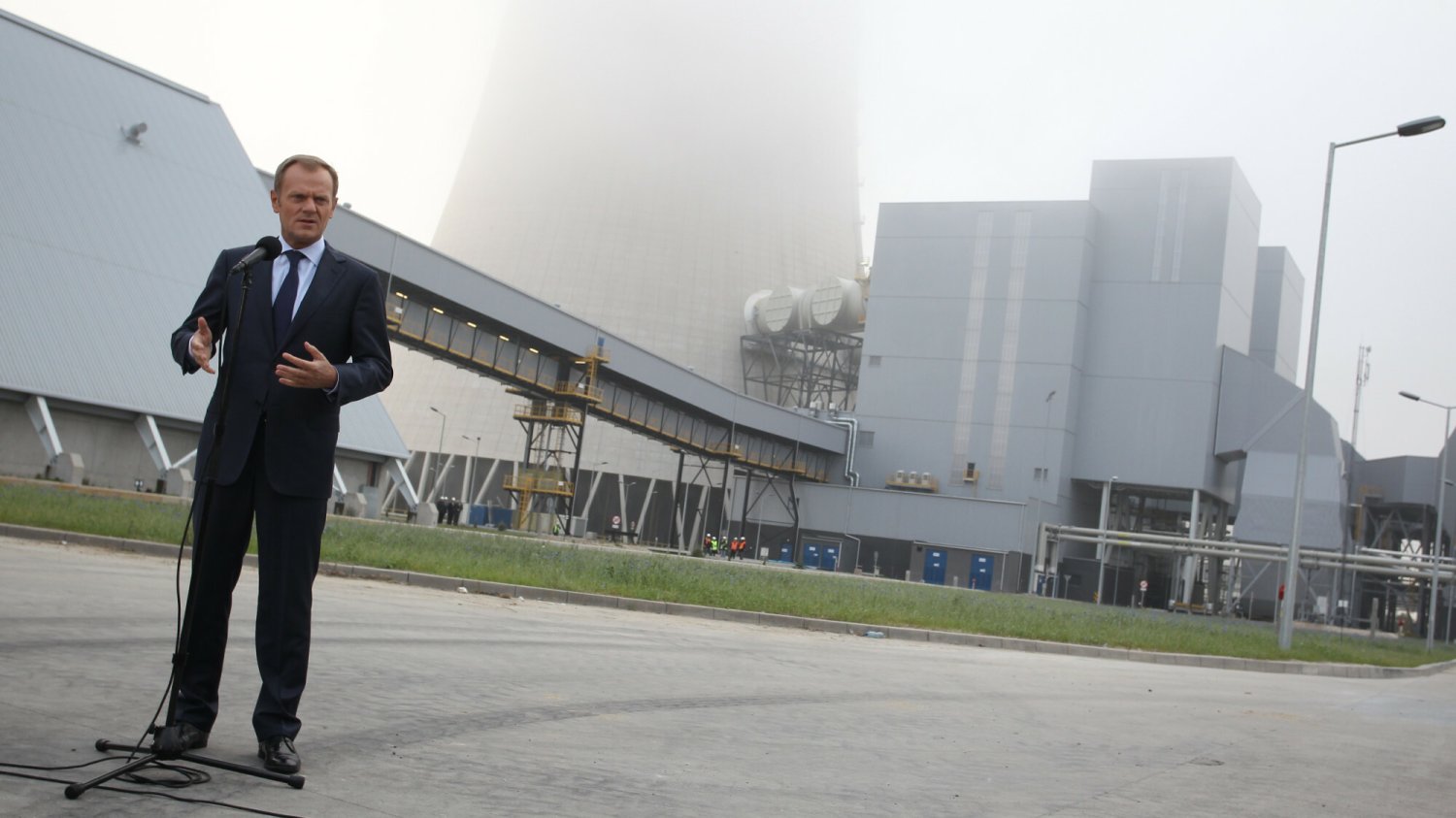 Donald Tusk: Zmiana miejsca budowy elektrowni atomowej jest możliwa