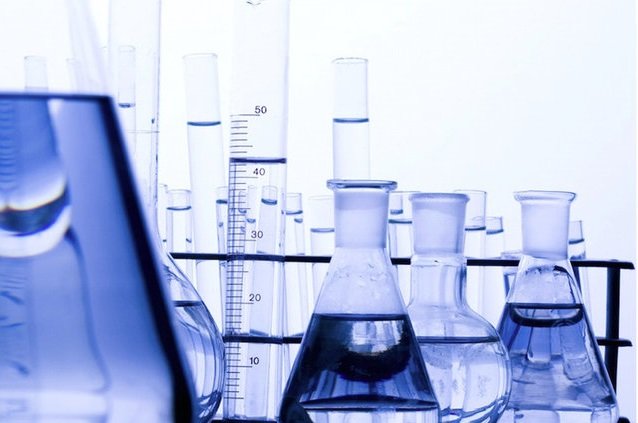 Nanowoda, czyli woda o zmienionej strukturze i niezwykłych właściwościach (np. nie zamarza w temperaturze poniżej zera i nie gotuje się w 100 stopniach, powstaje w Bolesławcu, ale budzi głównie zainteresowanie zagranicznych klientów.