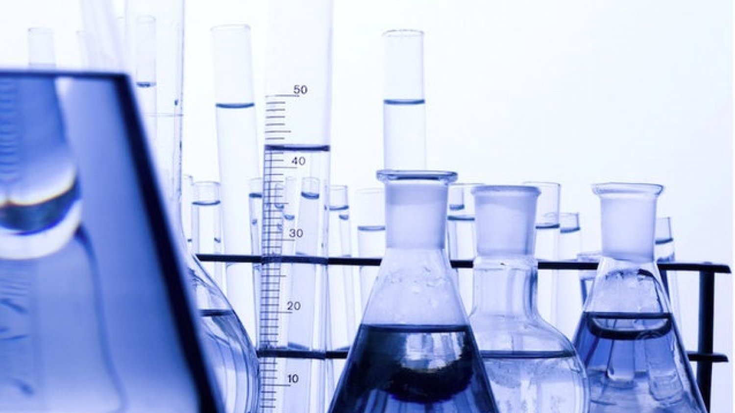 Nanowoda, czyli woda o zmienionej strukturze i niezwykłych właściwościach (np. nie zamarza w temperaturze poniżej zera i nie gotuje się w 100 stopniach, powstaje w Bolesławcu, ale budzi głównie zainteresowanie zagranicznych klientów.