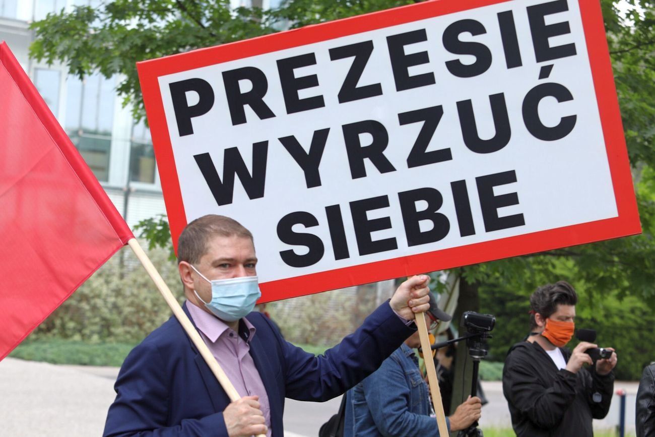 Nie płacisz pracownikom na czas? To płać z odsetkami - proponuje Piotr Szumlewicz