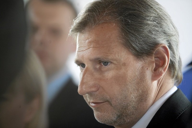 Johannes Hahn powiedział, że Polska straci poważne fundusze od przyszłego roku i ryzykuje utratą jeszcze większych w przyszłości.