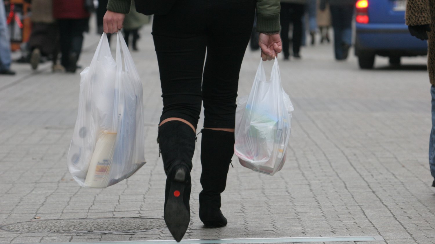 Kolejna sieć przekształciła się w placówkę pocztową, by ominąć niedzielny zakaz handlu