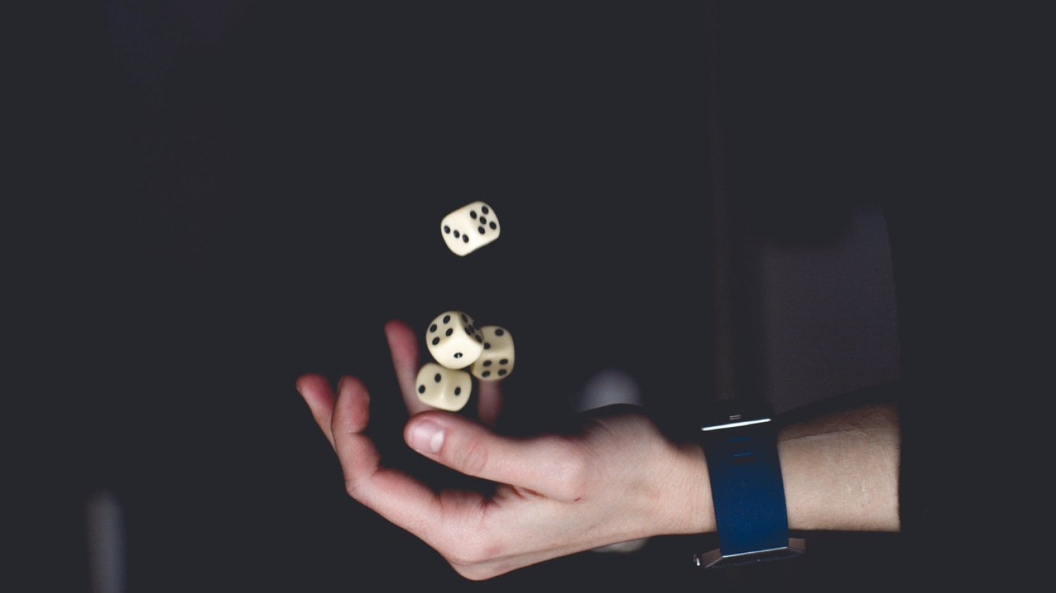 Daj ludziom to czego nie wiedzą i uczyń ich o to bogatszymi. Podziękują ci, choćby pośrednio.