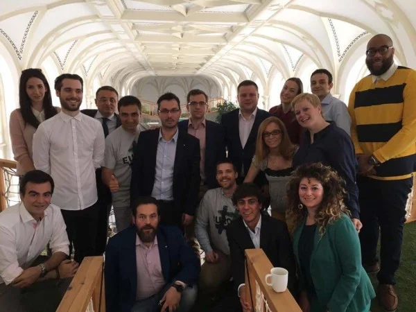 Wizyta uczestników spotkania YES for Europe w siedzibie głównej Prezi w Budapeszcie w czerwcu 2016