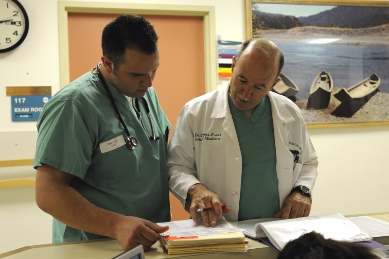 Jak placówki medyczne powinny przygotować się do przechowywania dokumentacji medycznej w formie elektronicznej?