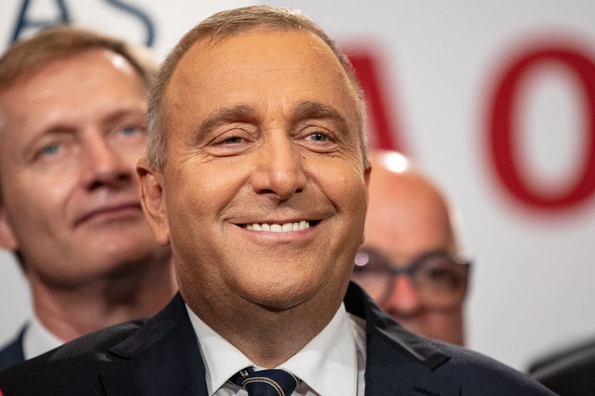 Grzegorz Schetyna i posłowie PO przedstawili wybrane punku programu wyborczego partii.