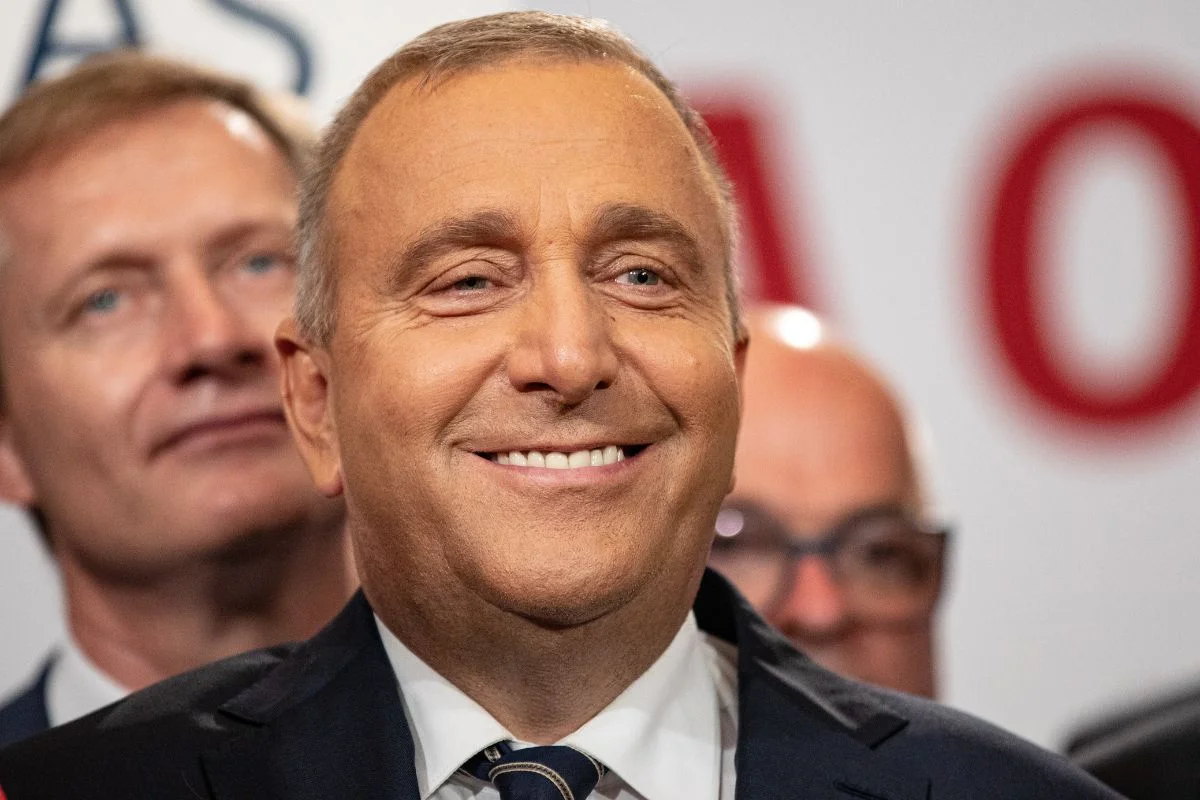Grzegorz Schetyna i posłowie PO przedstawili wybrane punku programu wyborczego partii.