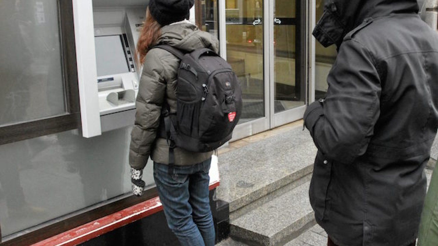 Czekają nas kolejki do bankomatów?