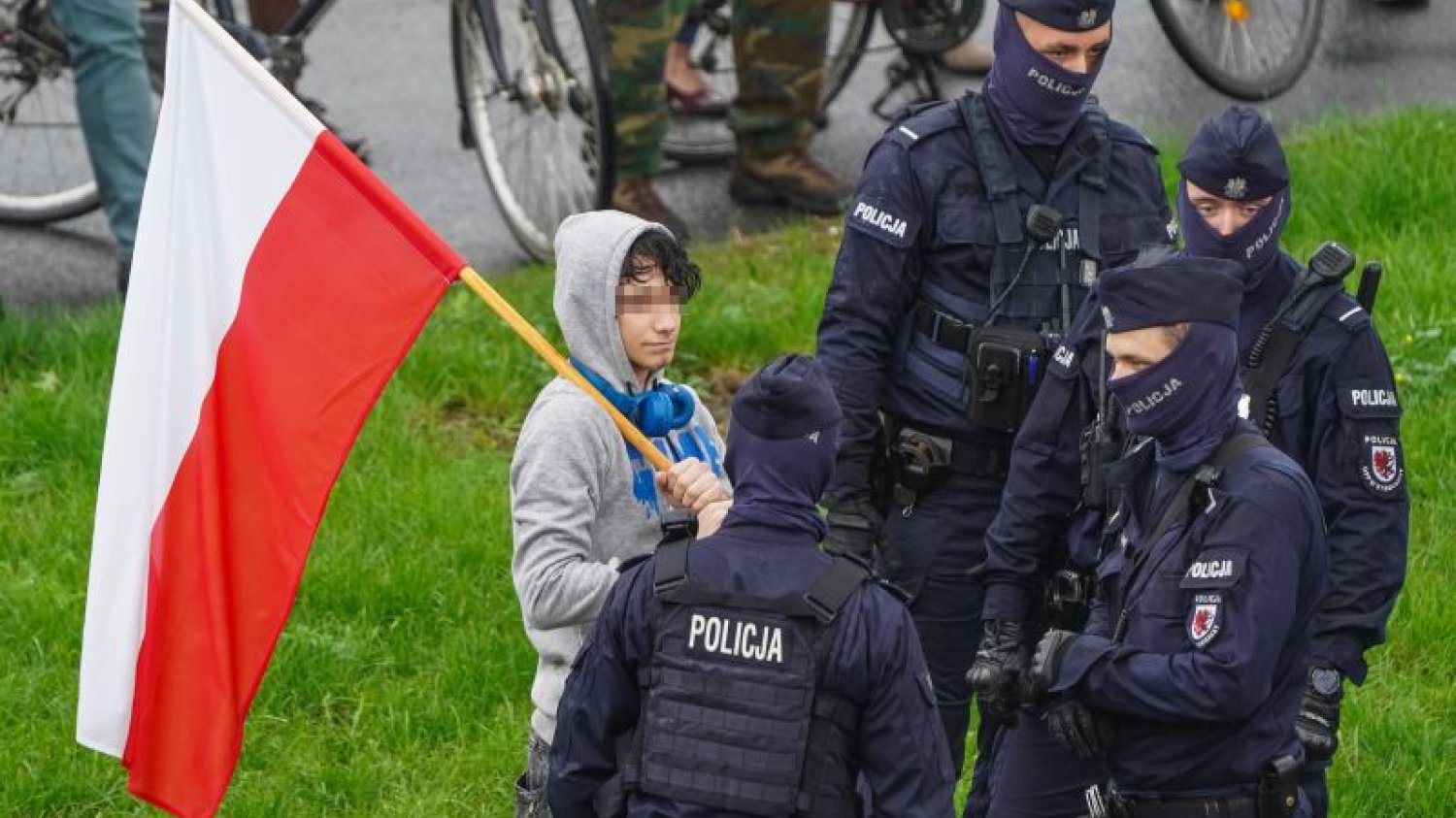 Czy za mandat przy braku maseczki możemy się "odwdzięczyć" policjantowi?
