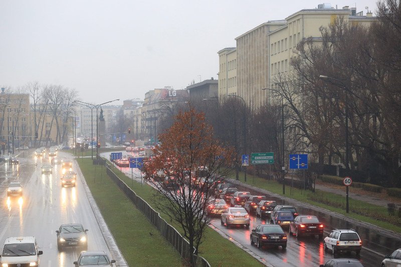 Miejskie wypożyczalnie samochodów mają m. in. rozładować korki w centrum Warszawy i Wrocławia.