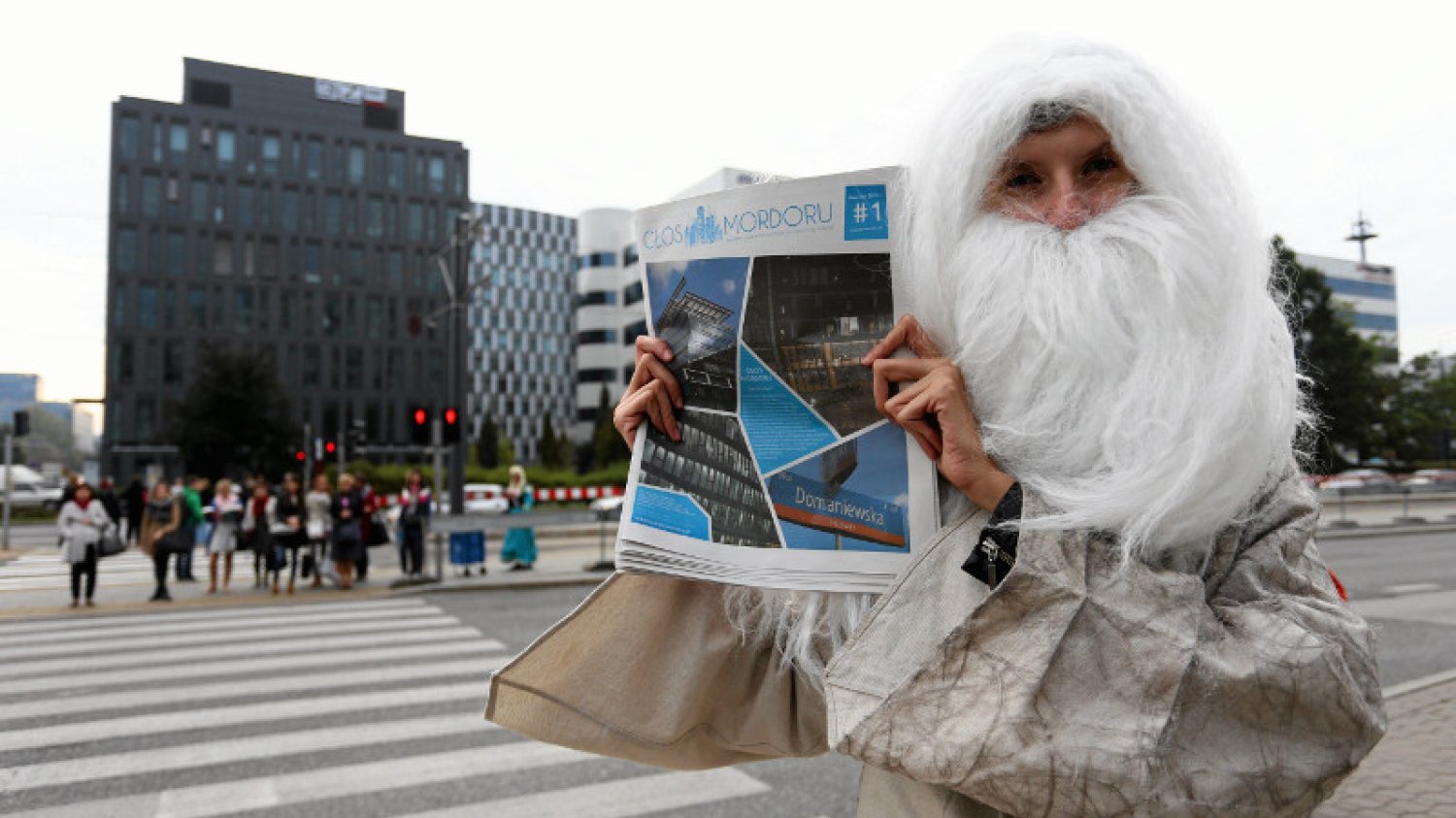 Gandalf z pierwszym numerem "Głosu Mordoru".