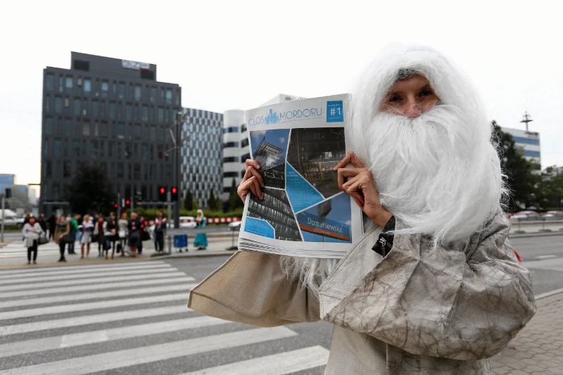 Gandalf z pierwszym numerem "Głosu Mordoru".