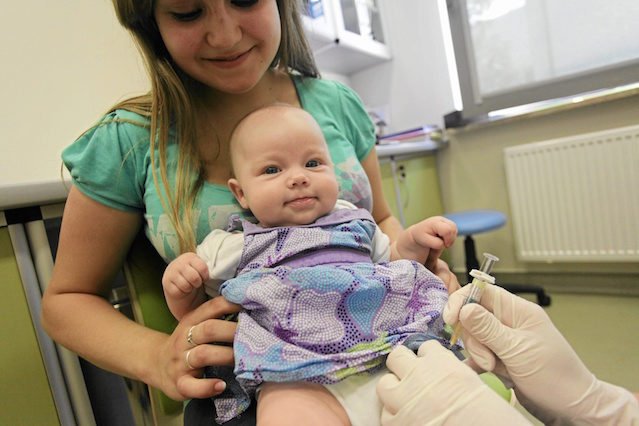 Nieszczepienie dzieci jest bardzo niebezpieczne. Może na przykład wywołać nawrót zachorowań na dawno niewidziane choroby.