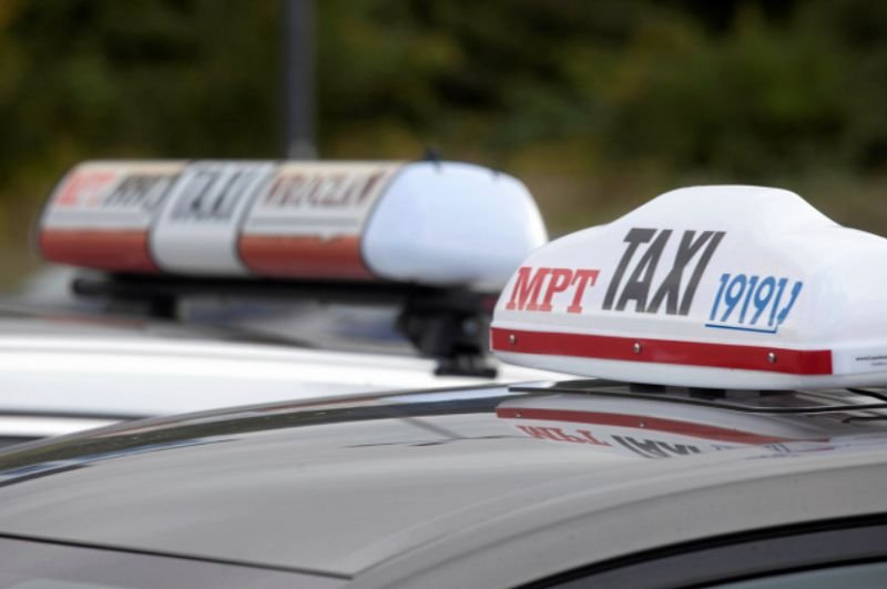 Taksówkarze zamierzają pracować w Sylwestra. Ale nie są pewni, czy tej nocy zarobią.