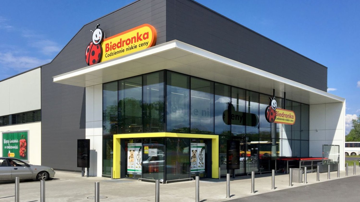 Butelki po piwie można zwracać do Biedronki. Za szkło po 5 gatunkach piwa sklep płaci po 50 gr za sztukę