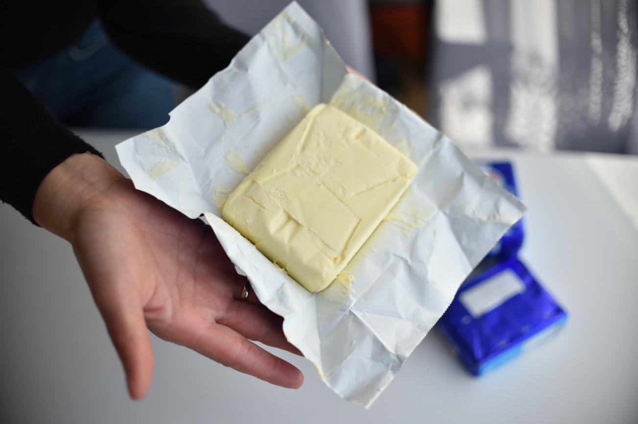 Stawki masła w sierpniu 2024 roku pikują w górę. Najwyższa cena to 8,99 zł