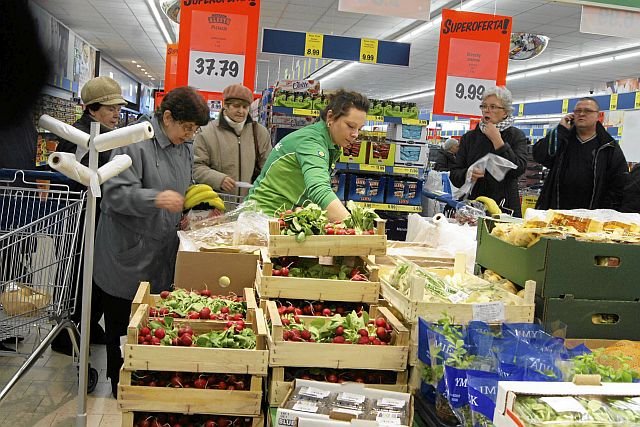 Lidl rozwiewa mity związane z zagraniczną żywnością w swojej sieci - to odpowiedź na słowa premiera Morawieckiego, zarzucającego słabą promocję polskich produktów.