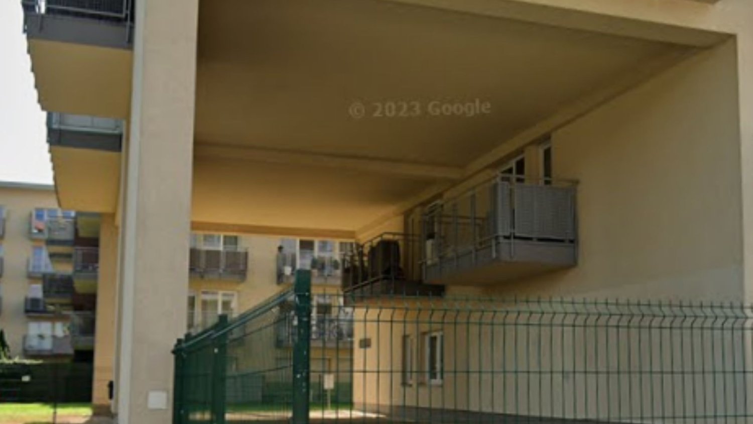 Balkon w Krakowie zbulwersował internautów. choćby AI by go nie wymyśliło