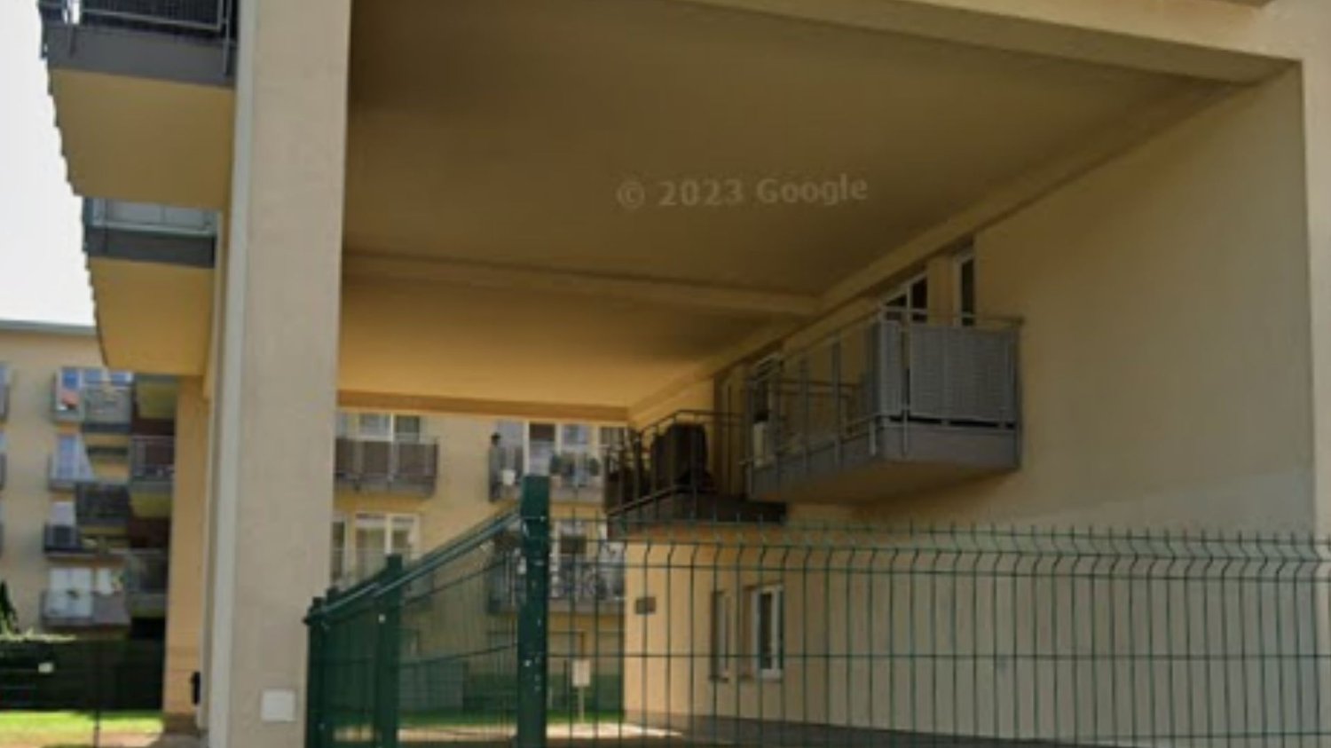 Patodeweloperka w Krakowie. Balkon pod dachem zszokował internautów.