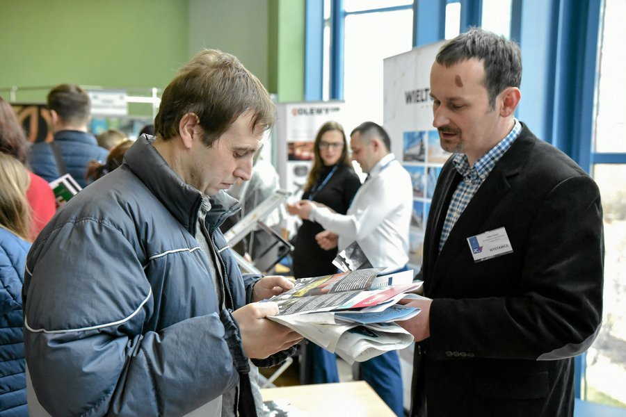 Absolwenci szkół wyższych wypadają dziś blado przy robotnikach wykwalifikowanych.