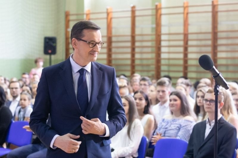 W 2019 r. premier Mateusz Morawiecki był gościem na zakończeniu roku szkolnego w Chełmie.