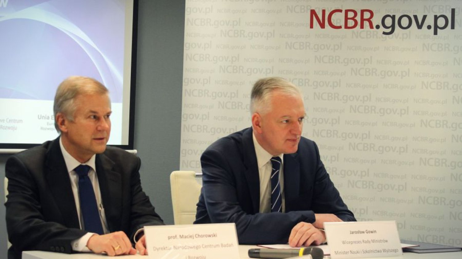 prof. Maciej Chorowski (dyrektor NCBR) i premier Jarosław Gowin