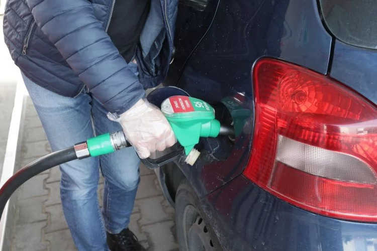 Paliwo w Polsce drożeje w zatrważającym tempie.