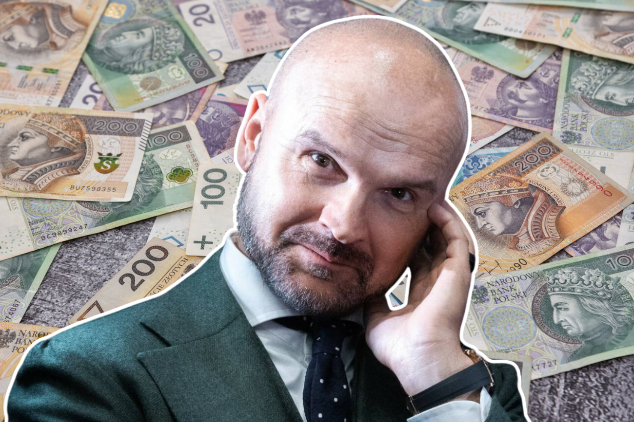 Rafał Brzoska na tle pieniędzy.