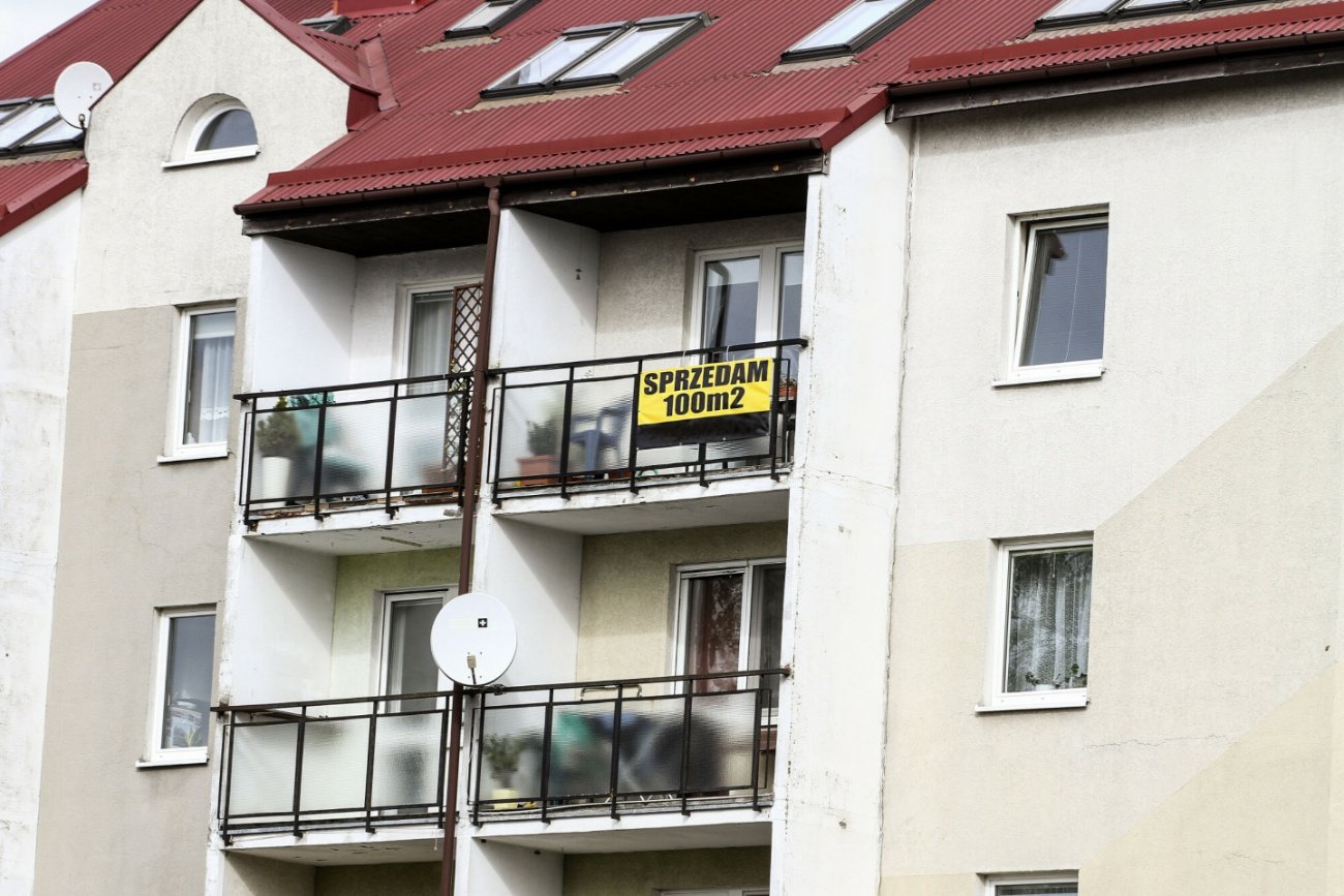 Mieszkania w bloku, balkony.