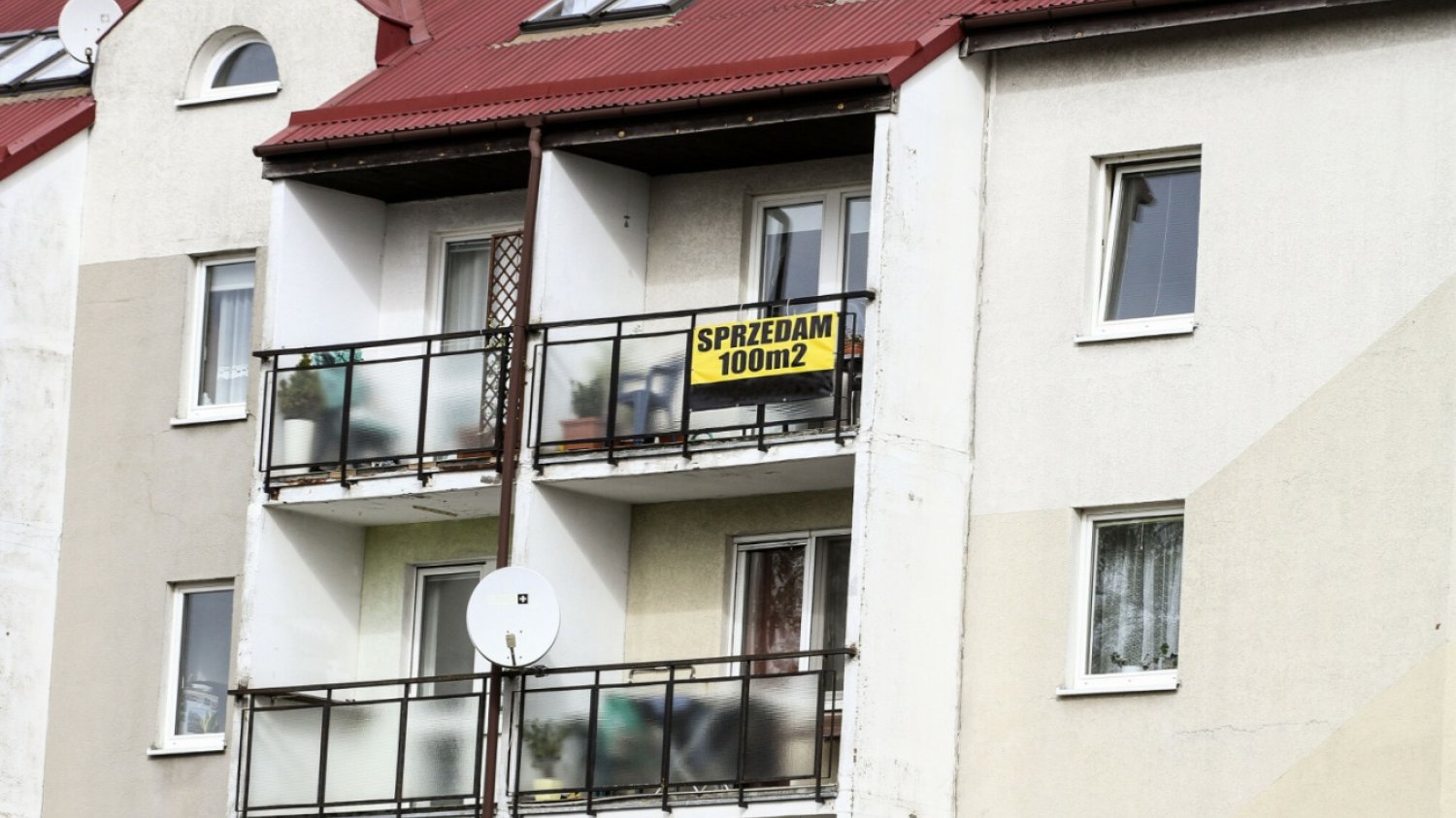 Mieszkania w bloku, balkony.