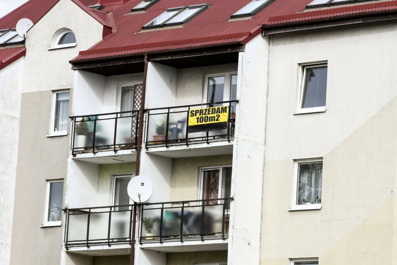 Mieszkania w bloku, balkony.