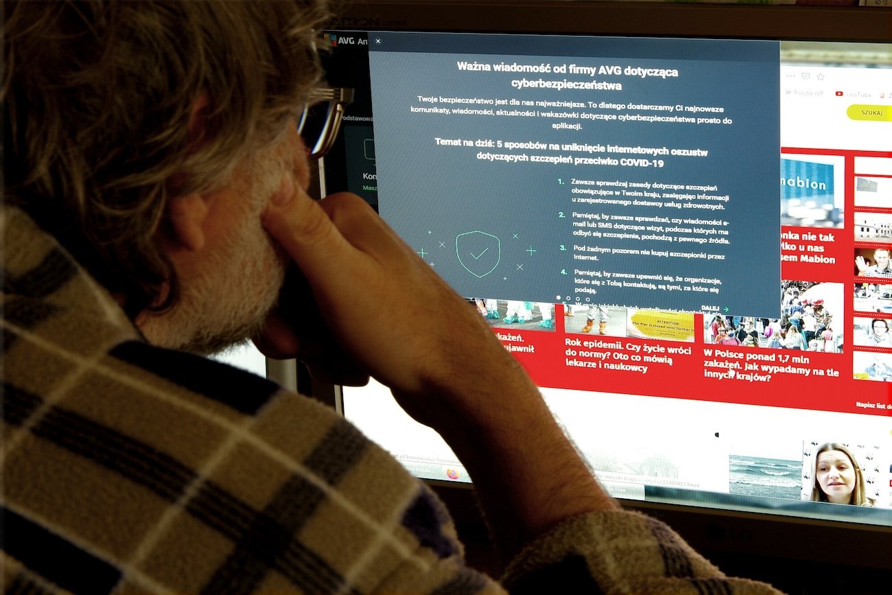 Plaga oszustw internetowych – komunikat CERT