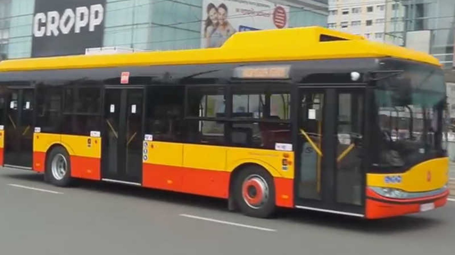 Pierwszy elektryczny autobus Solarisa kursuje już w Warszawie