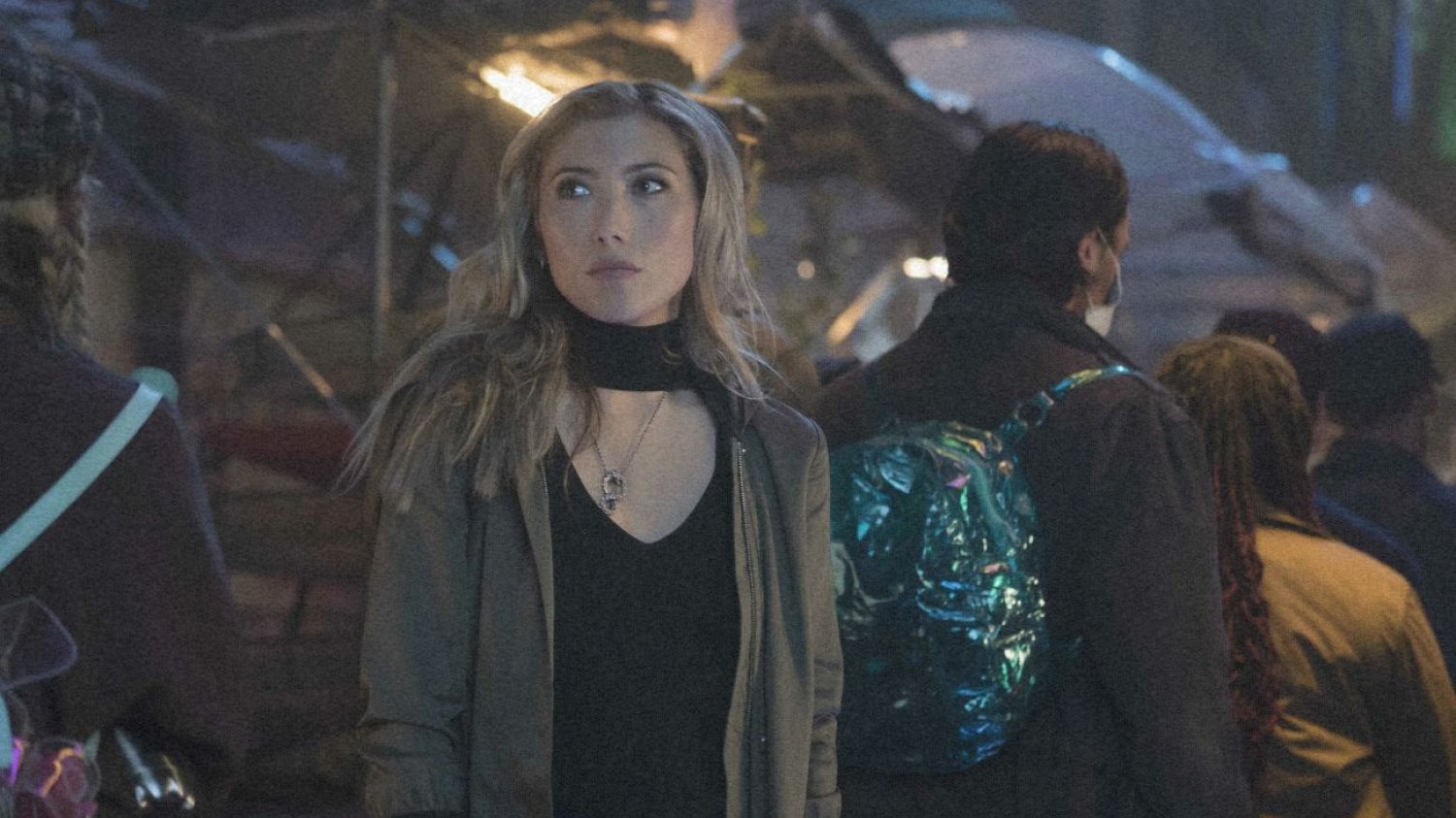 Kadr z serialu "Altered Carbon", na zdjęciu Dichen Lachman.