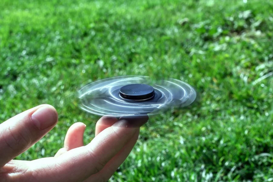 Najdroższe fidget spinnery potrafią się kręcić około trzystu sekund. I kosztować ponad trzysta złotych.