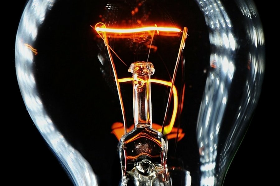 Żarówki nie kojarzą się dziś z trwałością. Co innego stulecie temu.