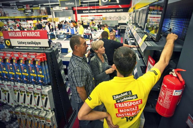 Jeden z klientów Media Expert poczuł się wprowadzony w błąd, bo sprzedawca nie powiedział mu, że promocja, z której chciał skorzystać nie dotyczy firm