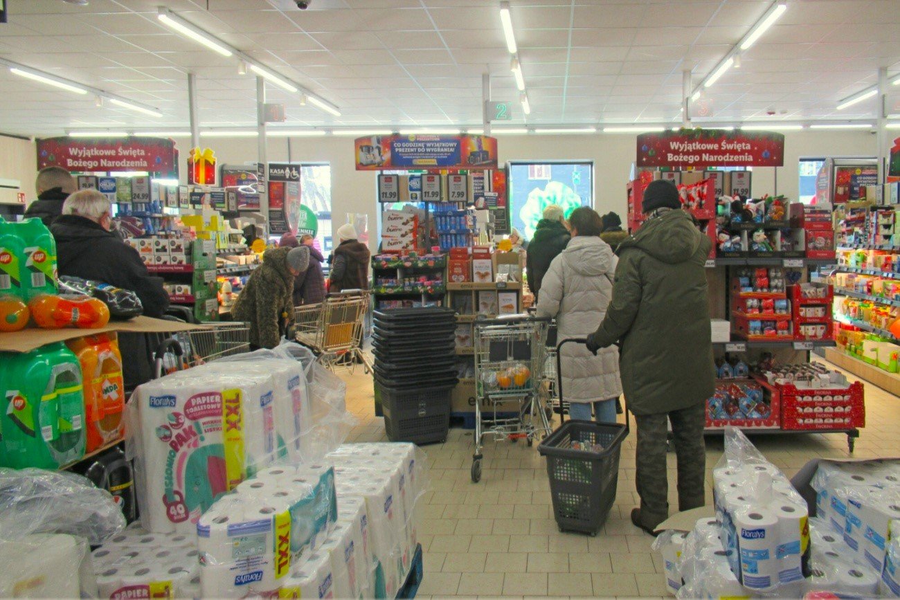 Kolejka do kasy w Lidlu.