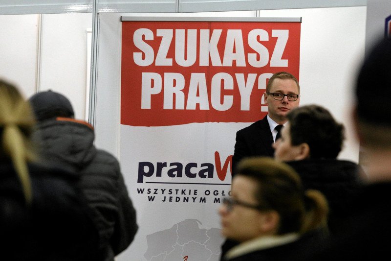 Większość uczelni to zwykłe fabryki bezrobotnych. Polska gospodarka na niewłaściwym kształceniu straciła przez rok 12 mld zł.