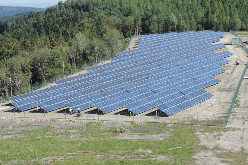 Elektrownia fotowoltaiczna na Górze Żar w Międzybrodziu Żywieckim.