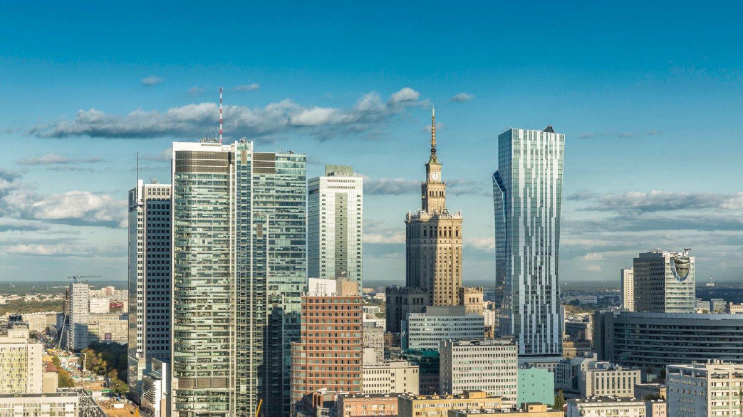 Warszawskie apartamenty wynajmowane na doby i na godziny. Mieszkańcy skarżą się na głośne imprezy, prostytutki, narkotyki i filmy porno kręcone w mieszkaniach.