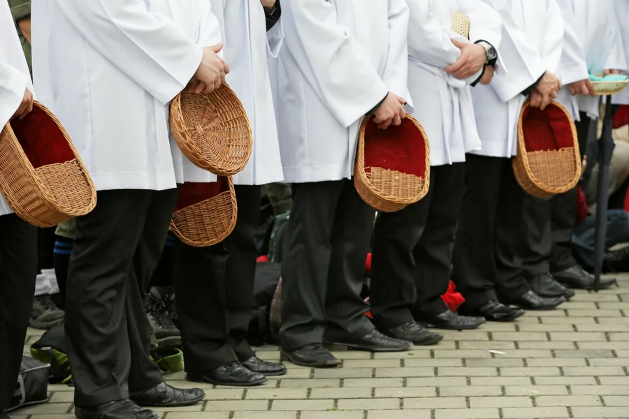 Dochody Kościoła katolickiego w Polsce to w sumie około 8 mld złotych. Prawdopodobnie.